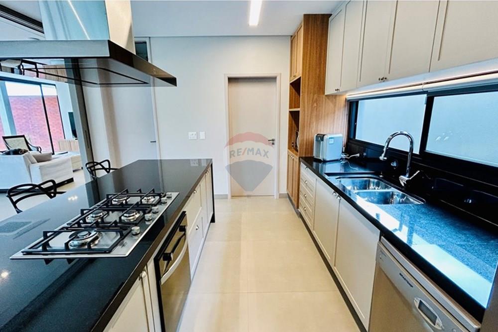 Casa de Condomínio à venda com 4 quartos, 448m² - Foto 3