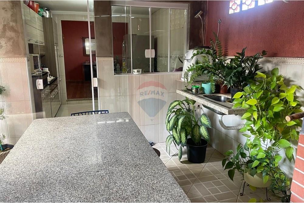 Casa à venda com 3 quartos, 218m² - Foto 26