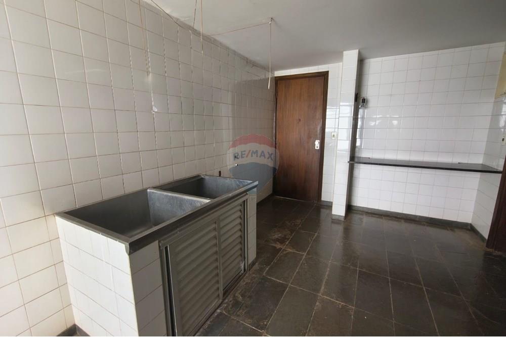 Casa com 3 quartos à venda, 422m² — foto 17 de 19
