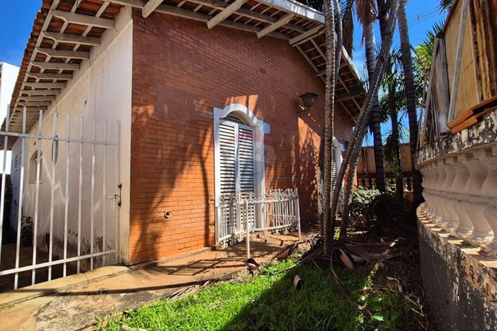 Imóvel Comercial com 3 quartos à venda, 269m² — foto 2 de 32