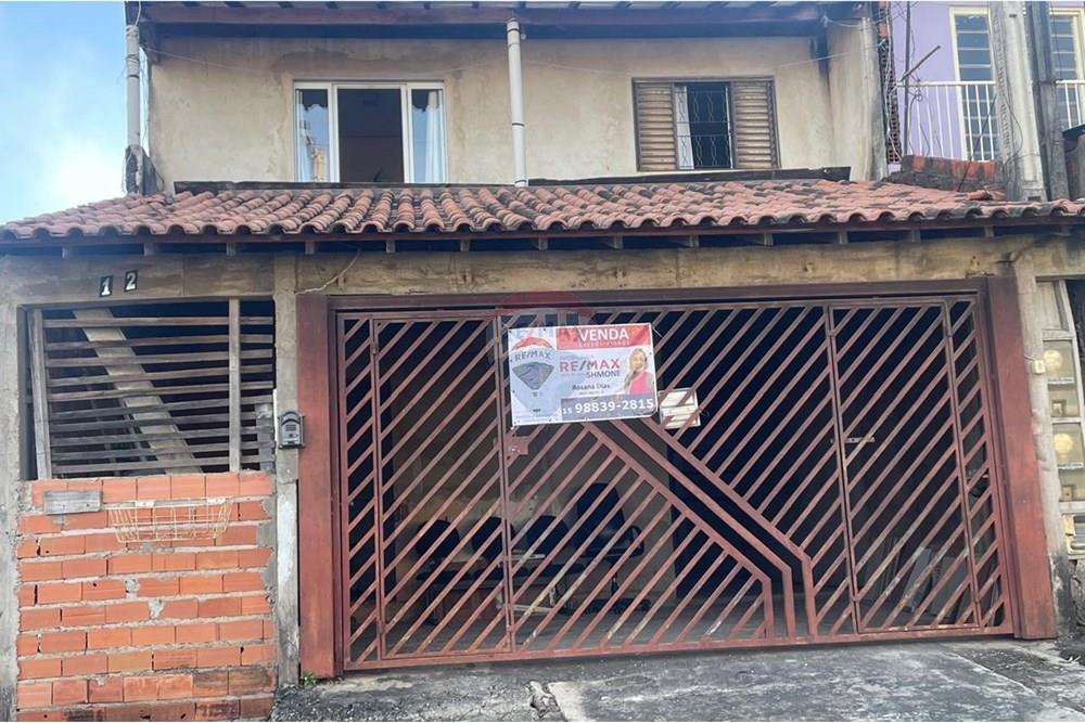 Casa à venda com 3 quartos, 218m² - Foto 1