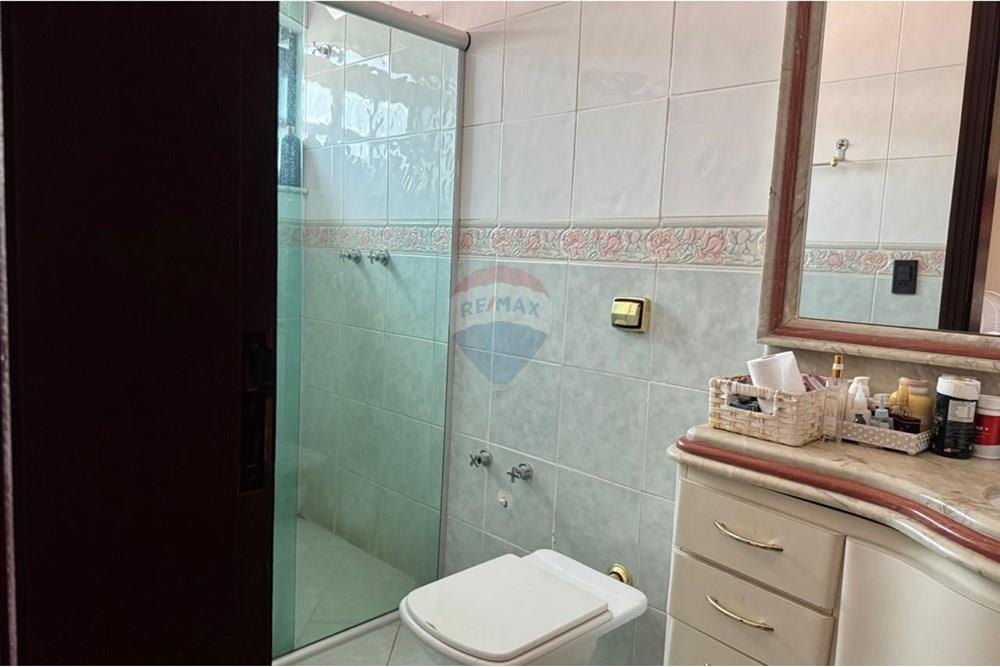 Casa à venda com 4 quartos, 250m² - Foto 31