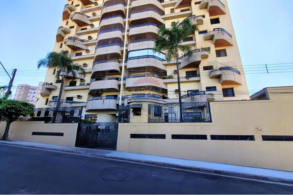 Apartamento com 3 quartos à venda, 215m² — foto 1 de 18