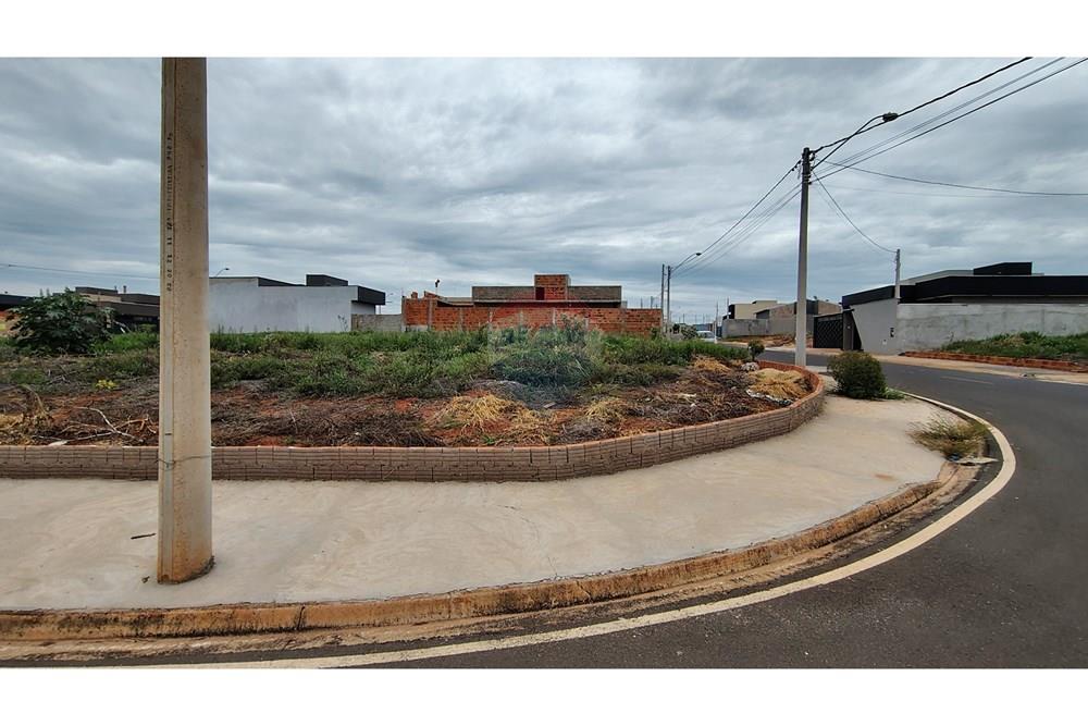 Terreno / Lote / Condomínio  à venda, 208m² — foto 4 de 14