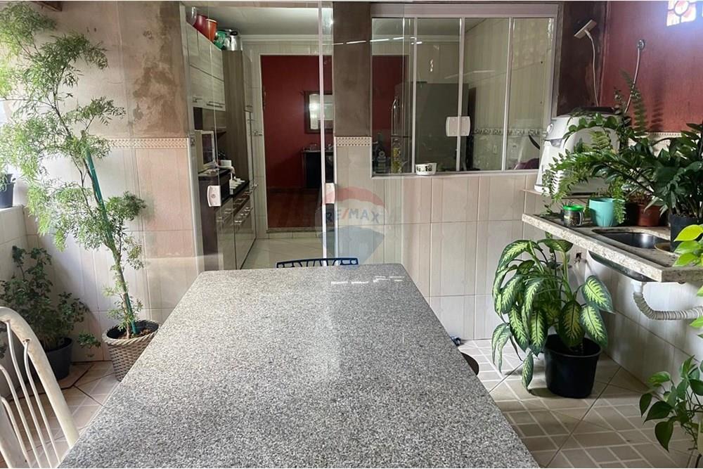 Casa à venda com 3 quartos, 218m² - Foto 20