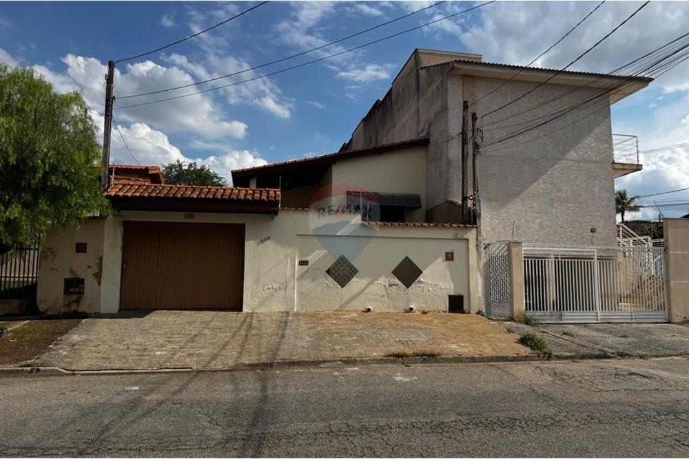 Casa à venda com 3 quartos, 201m² - Foto 1