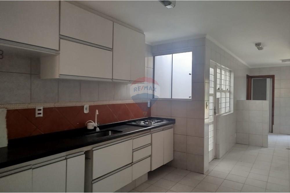 Casa à venda com 4 quartos, 285m² - Foto 13