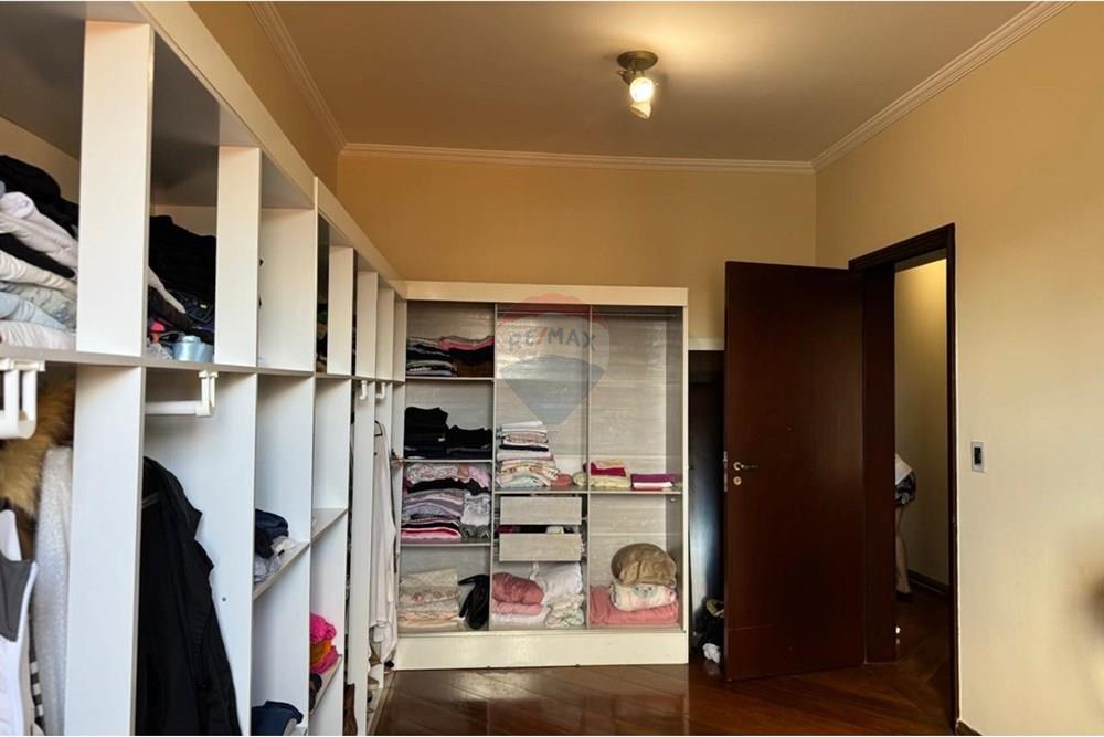 Casa à venda com 4 quartos, 250m² - Foto 25