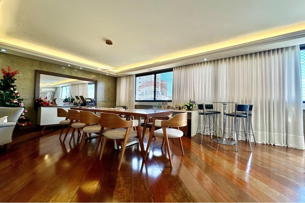 Apartamento com 3 quartos à venda, 193m² — foto 2 de 31