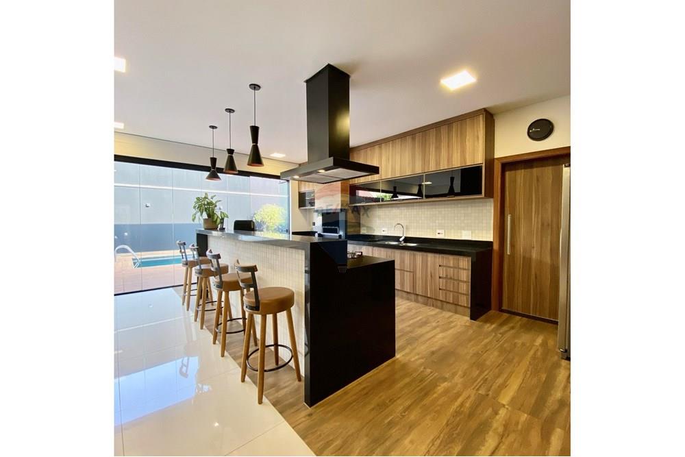 Casa de Condomínio com 3 quartos à venda, 228m² — foto 13 de 24