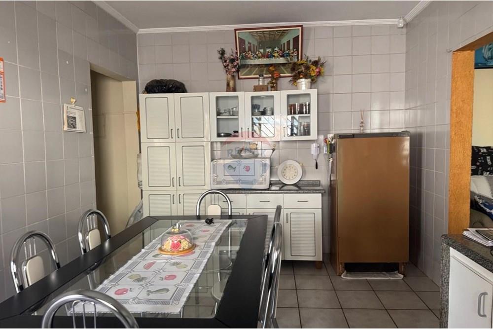 Casa à venda com 3 quartos, 201m² - Foto 13
