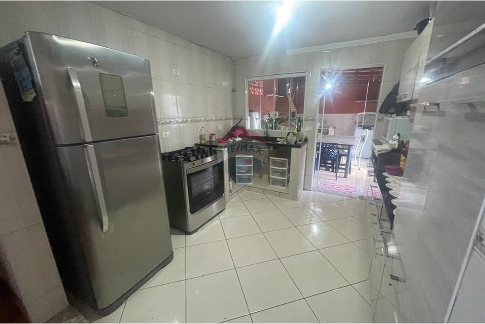 Casa à venda com 3 quartos, 218m² - Foto 14
