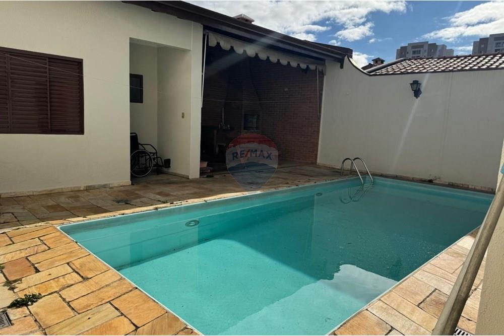 Casa à venda com 4 quartos, 250m² - Foto 36