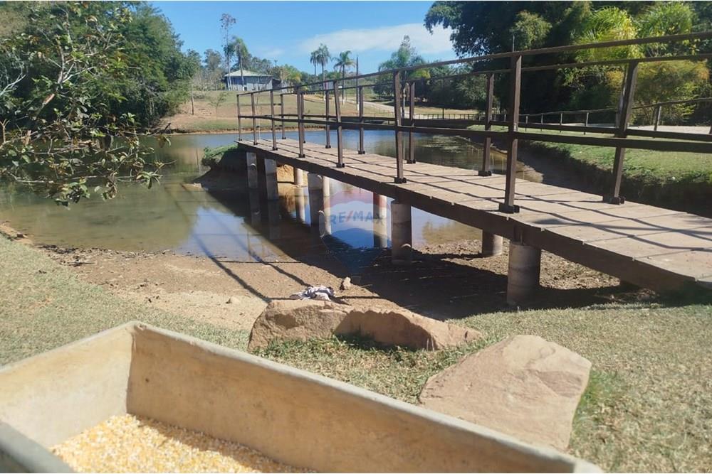 Casa de Condomínio à venda com 3 quartos, 300m² - Foto 47