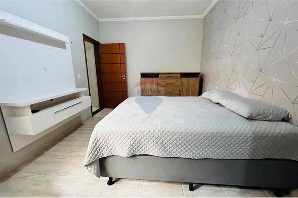 Casa à venda com 3 quartos, 140m² - Foto 1