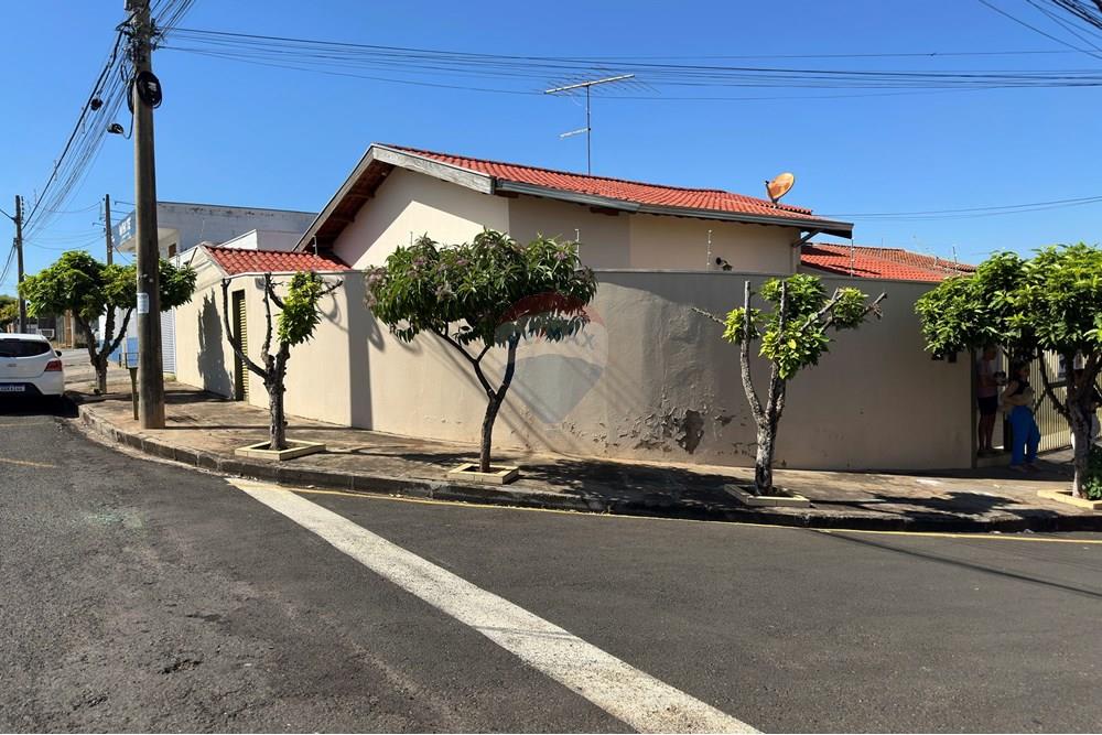 Casa com 3 quartos à venda, 133m² — foto 1 de 31