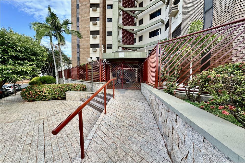 Apartamento com 3 quartos à venda, 134m² — foto 1 de 24