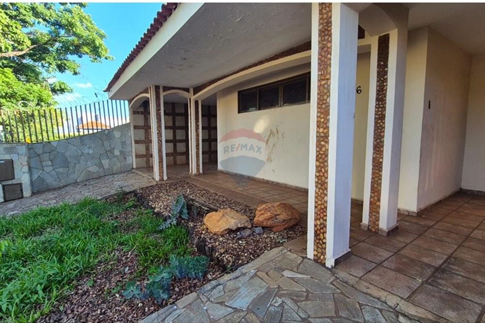 Casa com 3 quartos à venda, 250m² — foto 3 de 21