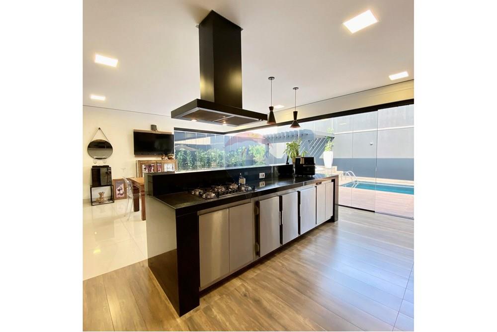 Casa de Condomínio com 3 quartos à venda, 228m² — foto 8 de 24