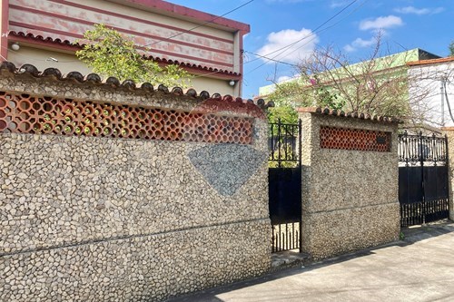 Venda-Casa-Rua Padre Jerônimo Vermin , 228  - Estrada do Tingui PREZUNIC  - Campo Grande , Rio de Janeiro , Rio de Janeiro , 23076300-680331006-280