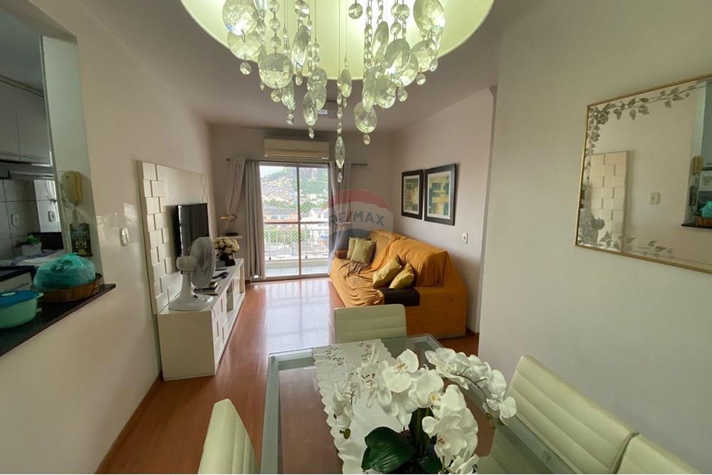 Apartamento à venda com 2 quartos, 61m² - Foto 2