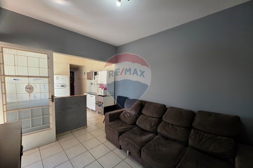 Venda-Casa-Rua Tupinambá , 102  - Próximo a escola 