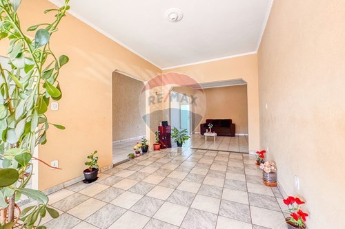 Venda-Casa-Rua Catarino Marangoni , 161  - Próximo ao Ginásio de Esportes 