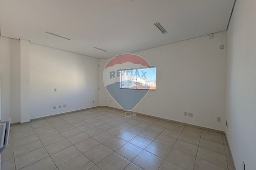 Alugar-Cj. Comercial/ Sala-Rua José Alves Guedes , 207  - Em frente a antiga Caixa Federal  - Centro , Jaguariúna , São Paulo , 13910021-690671004-410