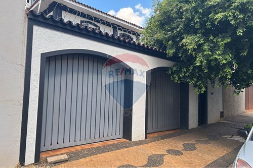 Venda-Casa-Rua Madre Cecília , 1669  - em frente ao Ed. Praças da França  - Centro , Piracicaba , São Paulo , 13400490-690781121-23