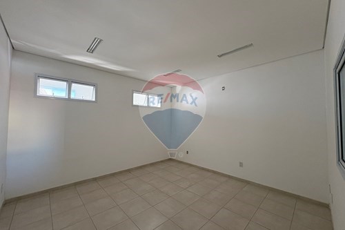 Alugar-Cj. Comercial/ Sala-Rua José Alves Guedes , 207  - Em frente a antiga Caixa Federal  - Centro , Jaguariúna , São Paulo , 13910021-690671004-411