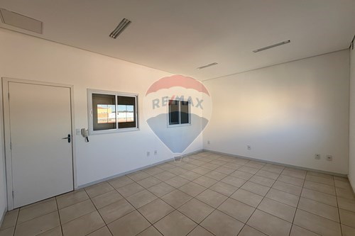 Alugar-Cj. Comercial/ Sala-Rua José Alves Guedes , 207  - Em frente a antiga Caixa Federal  - Centro , Jaguariúna , São Paulo , 13910021-690671004-408