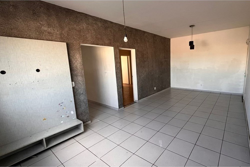 Apartamento à venda com 3 quartos, 93m² - Foto 2