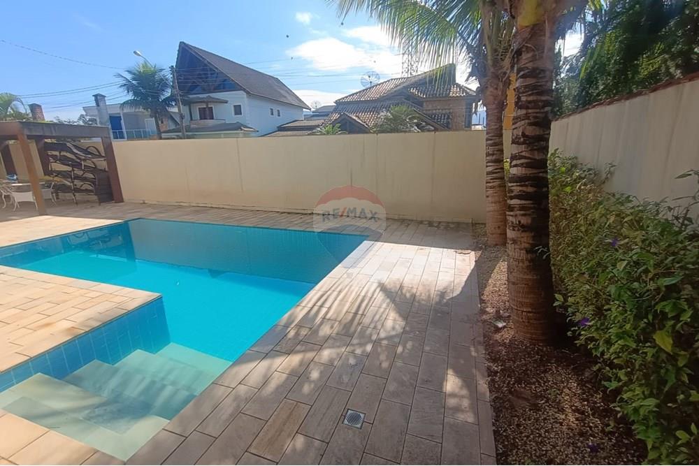 Casa - Venda - Bertioga , São Paulo - casa-com-6-suítes_a-venda-no-Indaiá-Bertioga-remax-690341032-30-corretor-Edivaldo-Santos-foto096.jpg - Quintal - 690341032-30