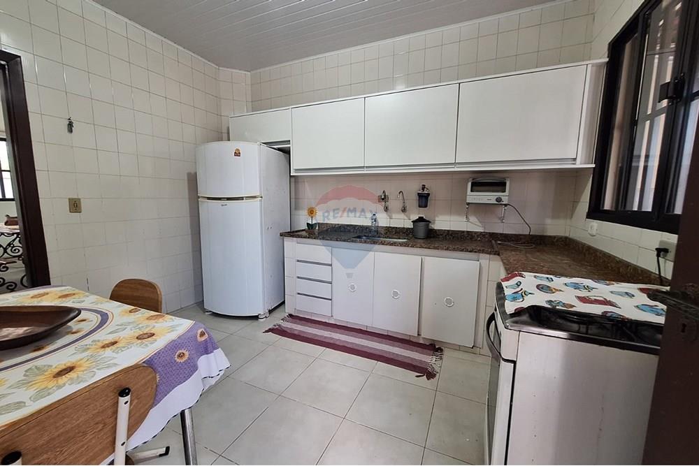 Sobrado - Venda - Bertioga , São Paulo - sobrado-a-venda-no-centro-de-bertioga-com-3-quartos-e-1-suites-50m-da-praia-remax-690341014-14-corretora-paula-jacometti-foto17. - Cozinha - 690341014-14