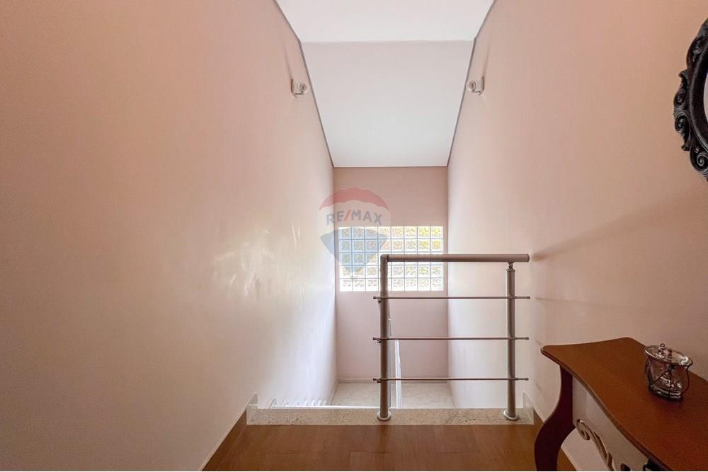 Casa de Condomínio - Venda - Atibaia , São Paulo - escada 2.jpg - Layout aberto - 690471166-1