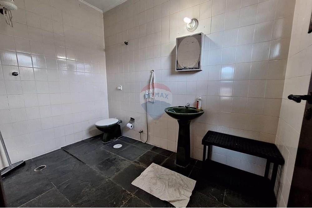 Sobrado - Venda - Bertioga , São Paulo - sobrado-a-venda-no-centro-de-bertioga-com-3-quartos-e-1-suites-50m-da-praia-remax-690341014-14-corretora-paula-jacometti-foto27. - Banheiro - 690341014-14