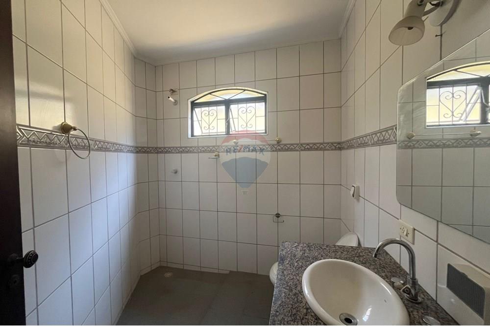 Casa - Alugar - Rio Claro , São Paulo - WhatsApp Image 2025-10-01 at 10.44.39 (4).jpeg - Banheiro - 690901049-4