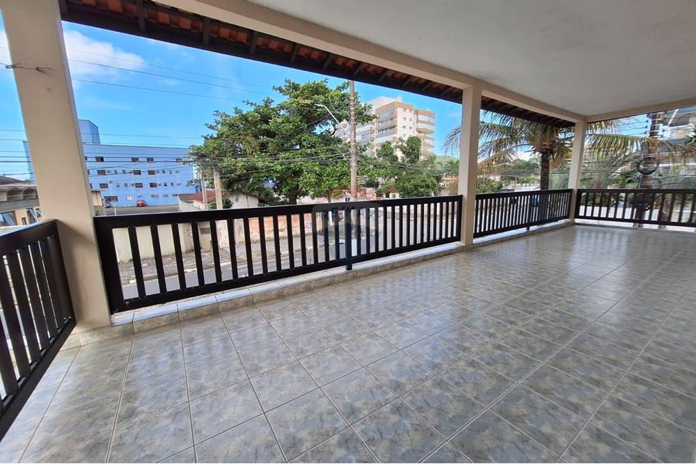 Sobrado - Venda - Bertioga , São Paulo - sobrado-a-venda-no-centro-de-bertioga-com-3-quartos-e-1-suites-50m-da-praia-remax-690341014-14-corretora-paula-jacometti-foto28. - Terraço - 690341014-14