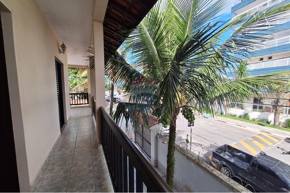 Sobrado - Venda - Bertioga , São Paulo - sobrado-a-venda-no-centro-de-bertioga-com-3-quartos-e-1-suites-50m-da-praia-remax-690341014-14-corretora-paula-jacometti-foto21. - Sacada - 690341014-14
