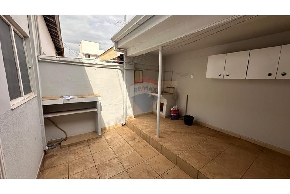Casa para alugar com 2 quartos, 45m² - Foto 23