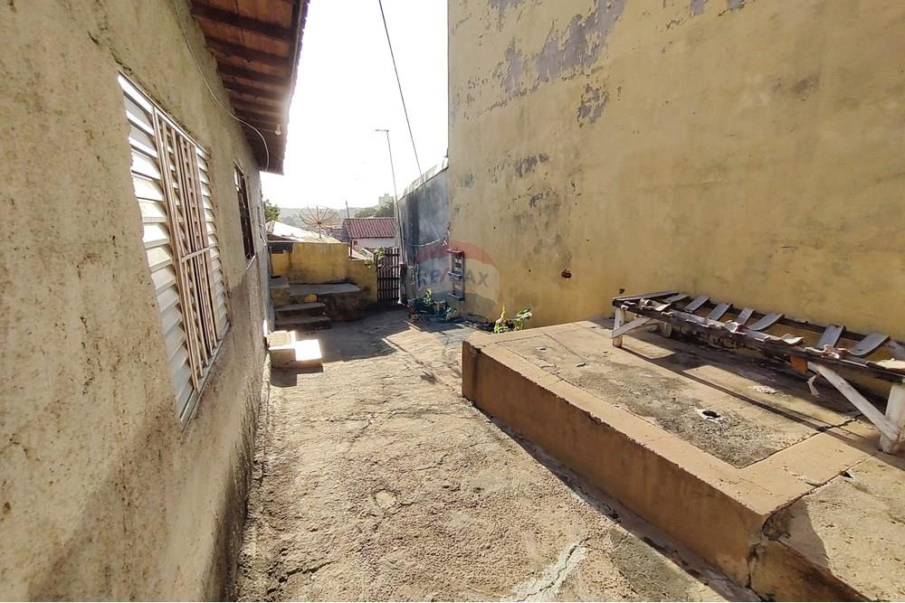 Casa à venda com 3 quartos, 324m² - Foto 12
