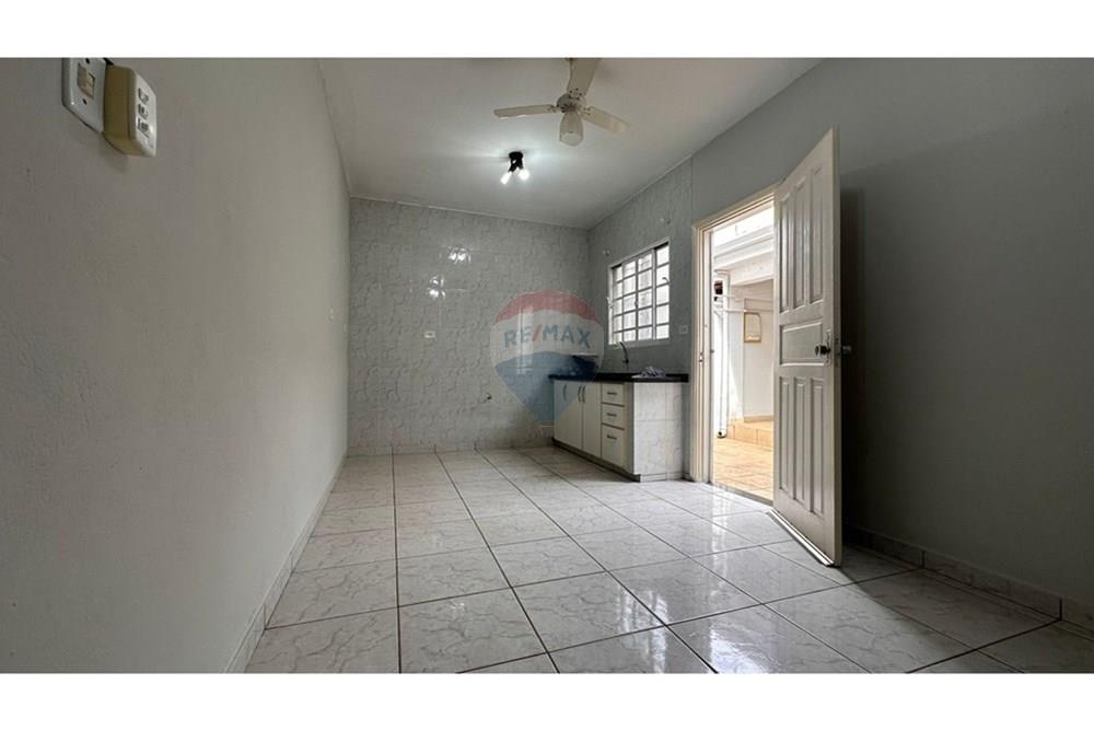 Casa para alugar com 2 quartos, 45m² - Foto 20