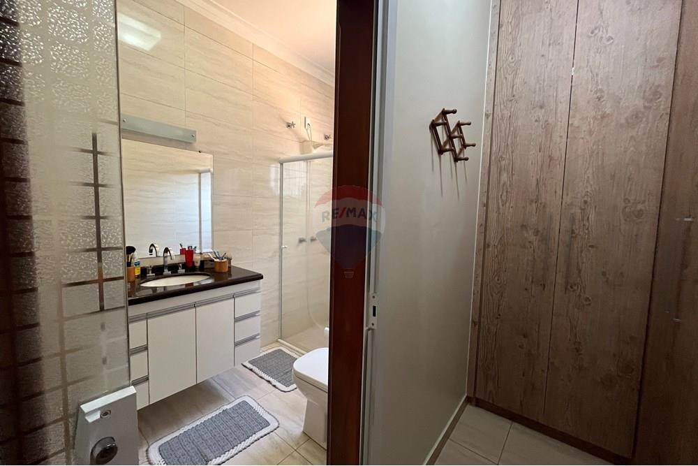 Chácara / Sítio / Fazenda - Venda - Cosmópolis , São Paulo - acesso closset e banheiro.JPG - 690511309-2