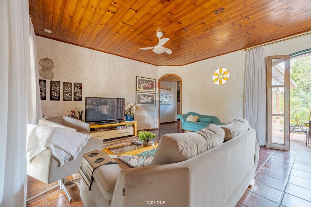 Casa - Venda - Americana , São Paulo - Casa à venda na Praia dos Namorados em Americana com acesso à represa, casa de barcos, piscina,  (16).jpg - Sala de estar - 690231077-36