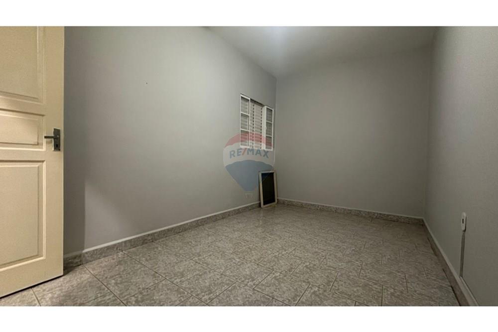Casa para alugar com 2 quartos, 45m² - Foto 15