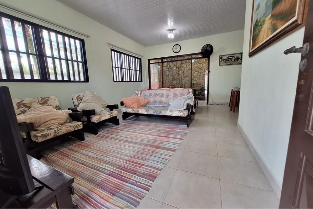 Sobrado - Venda - Bertioga , São Paulo - sobrado-a-venda-no-centro-de-bertioga-com-3-quartos-e-1-suites-50m-da-praia-remax-690341014-14-corretora-paula-jacometti-foto11. - Sala de estar - 690341014-14