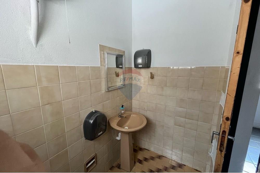 Cj. Comercial/ Sala - Alugar - Bragança Paulista , São Paulo - Imagem do WhatsApp de 2025-03-07 à(s) 09.41.09_dfea08af.jpg - Banheiro - 690041159-1