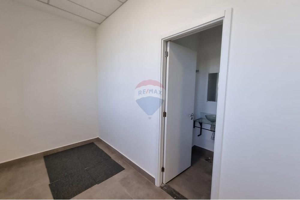 Cj. Comercial/ Sala - Alugar - Bragança Paulista , São Paulo - sala 102 banheiro foto 3.jpg - 690041051-59