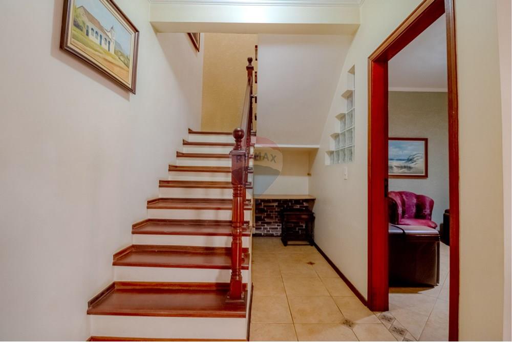 Casa - Venda - Atibaia , São Paulo - RVIV-031.jpg - Saguão - 690471099-13