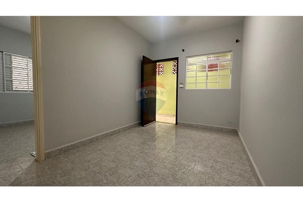 Casa para alugar com 2 quartos, 45m² - Foto 13